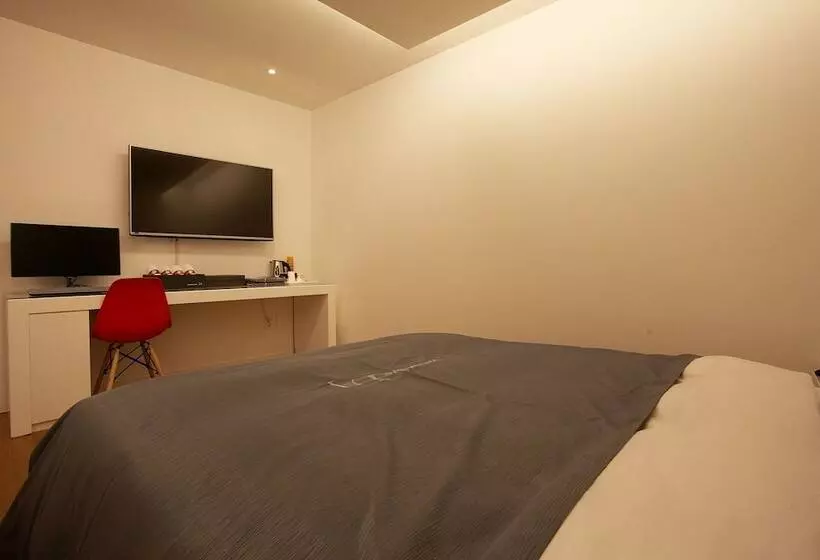 モーテル May Ave