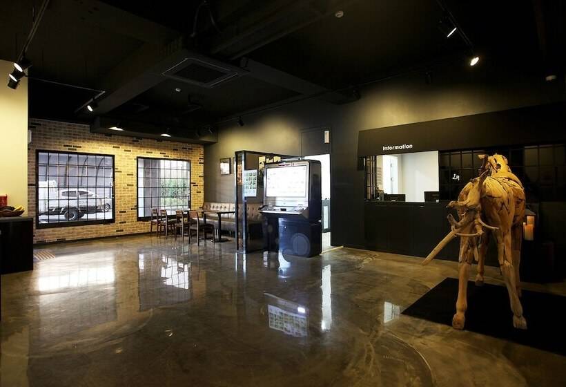 فندق على الطريق May Ave