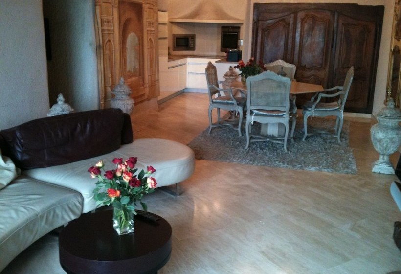 פנסיון So Troglo