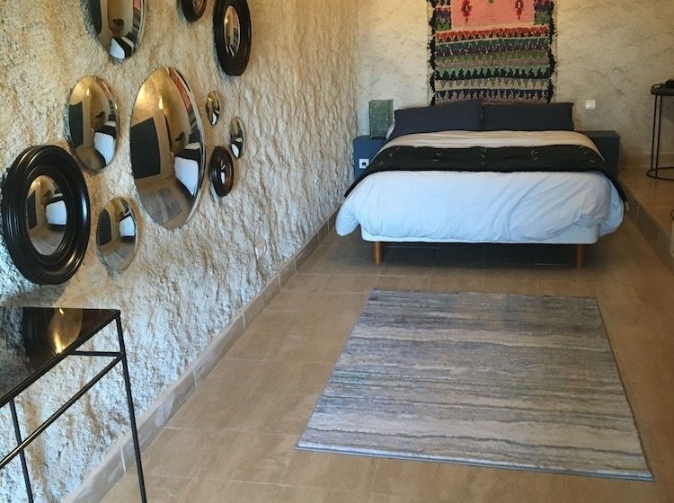 פנסיון So Troglo