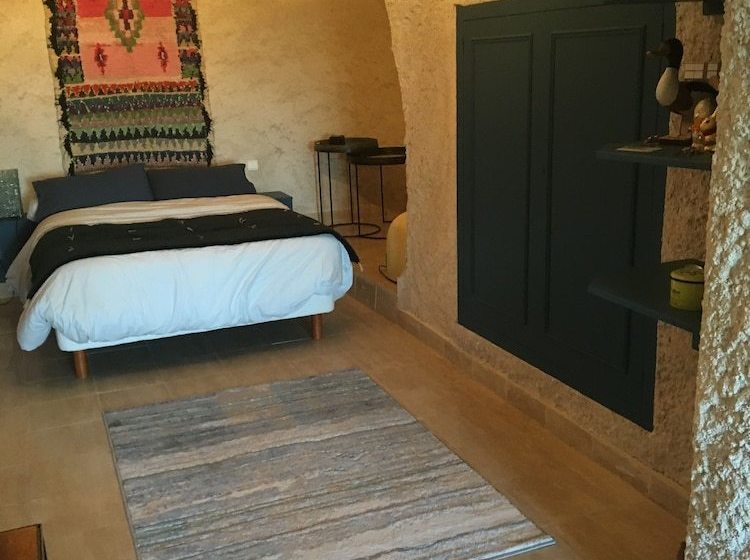 פנסיון So Troglo