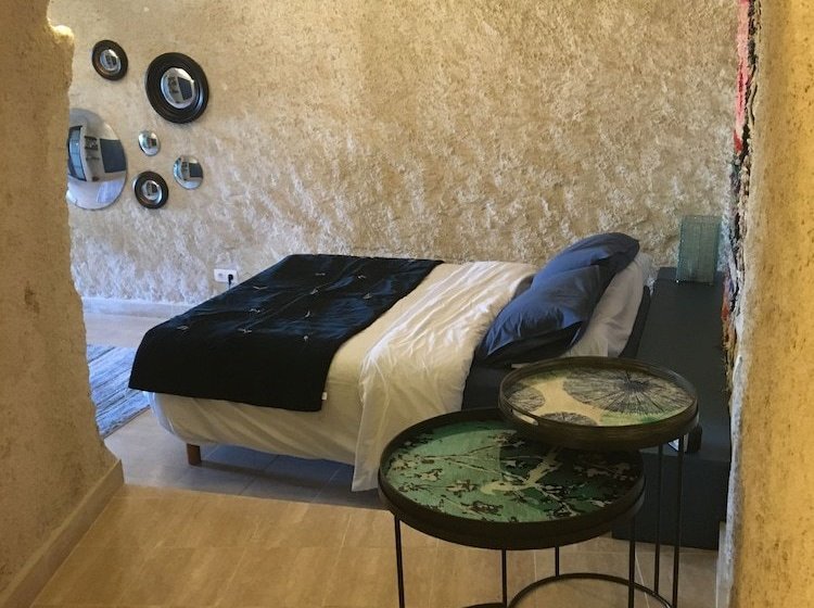 פנסיון So Troglo