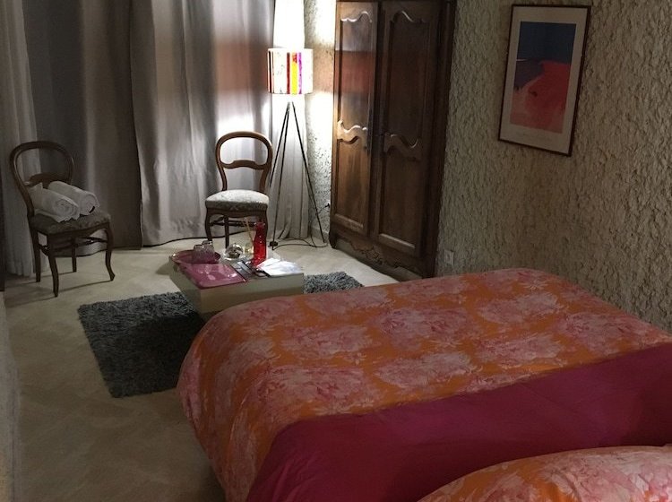 פנסיון So Troglo