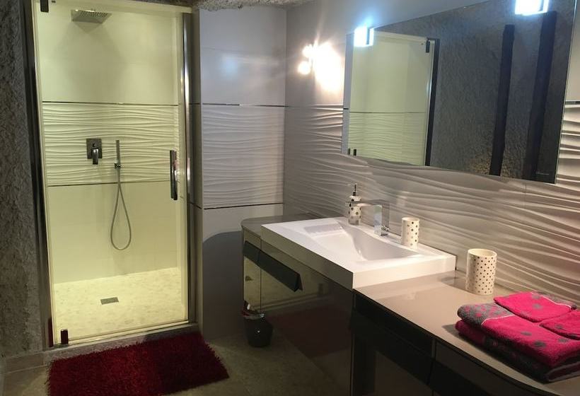 פנסיון So Troglo