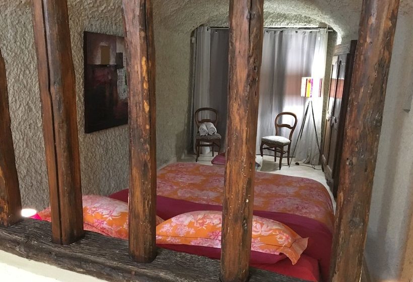 פנסיון So Troglo