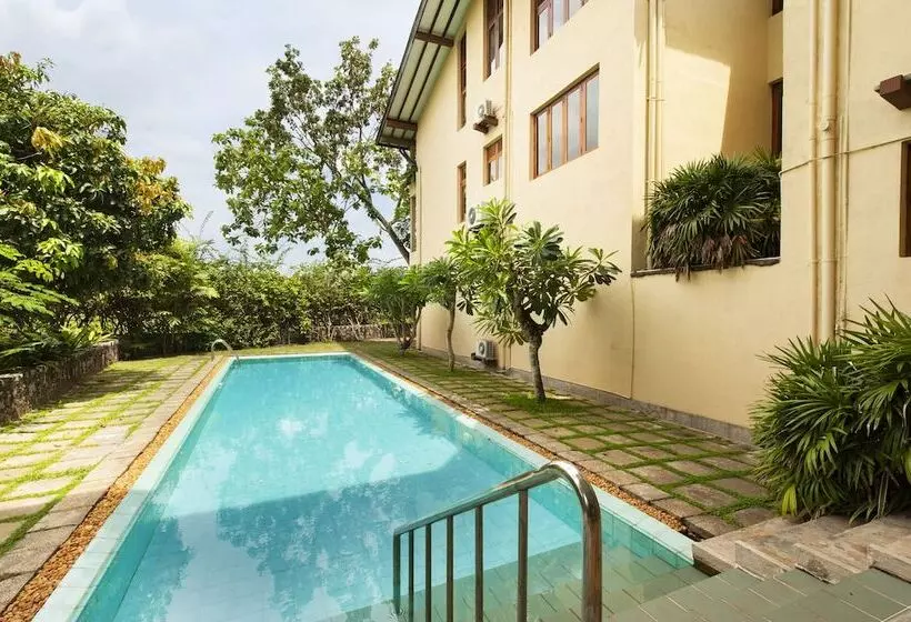 پانسیون Greenwinds Villa