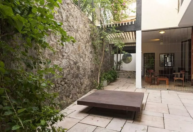پانسیون Greenwinds Villa