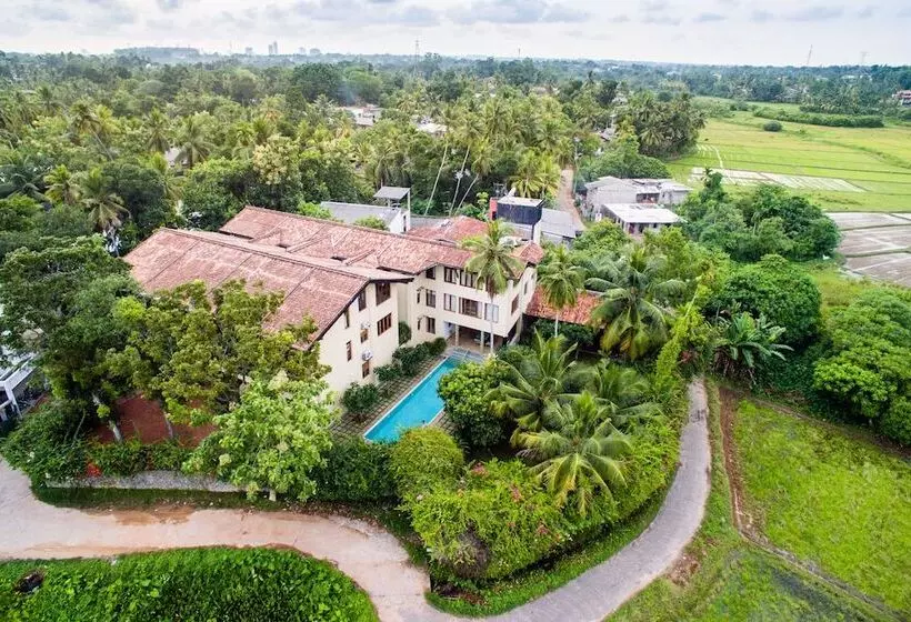 پانسیون Greenwinds Villa