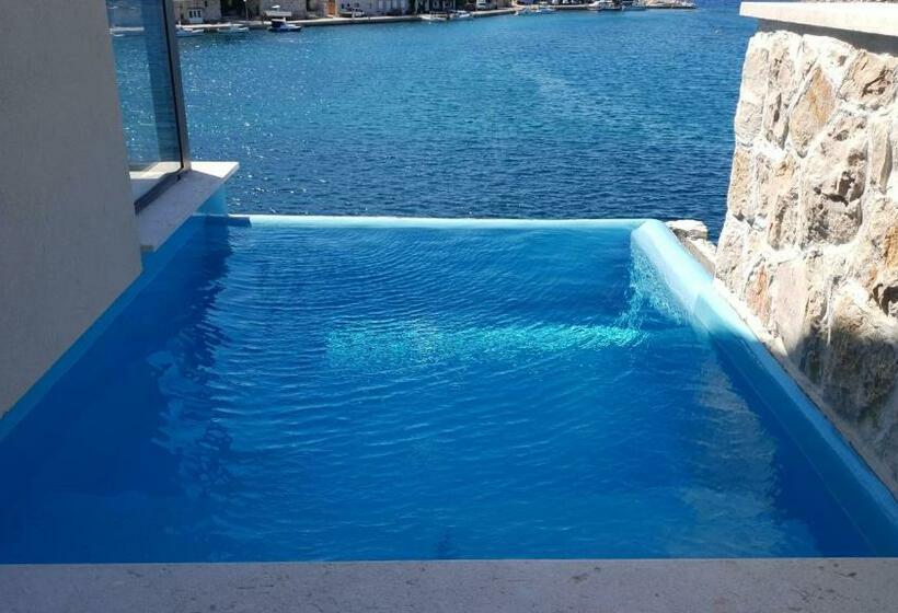 פנסיון Augusta