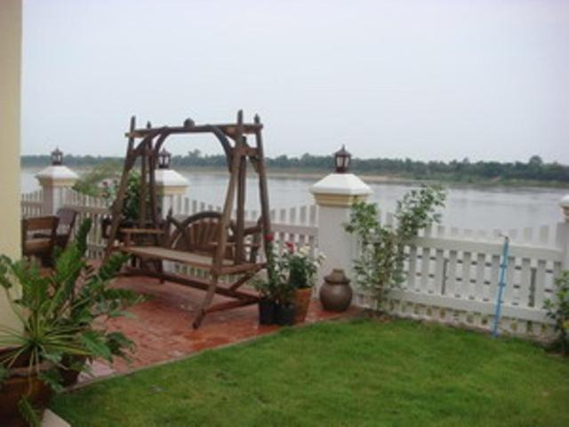 Пансион Keerawan House Rim Khong