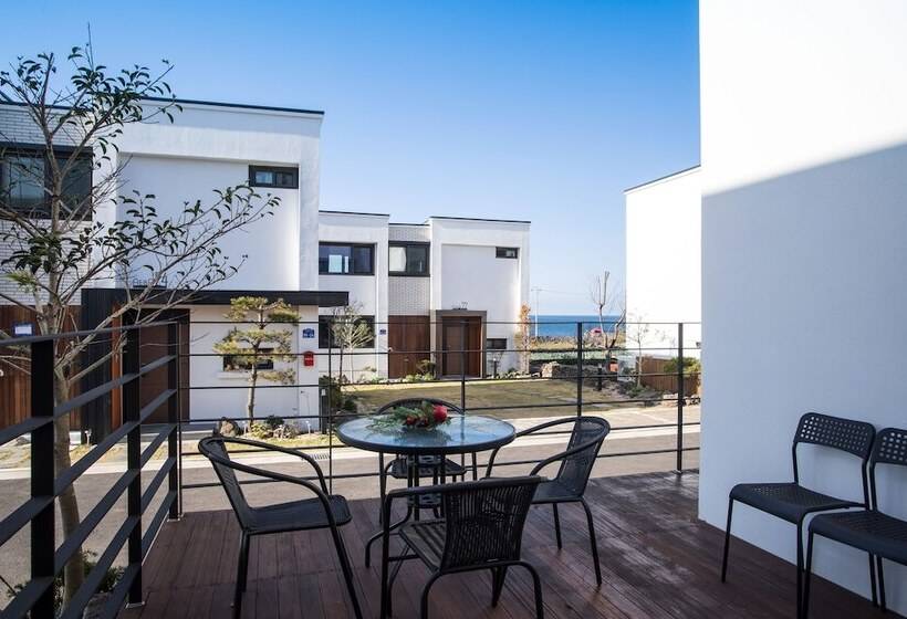 Hotel Aewol Bada Town House