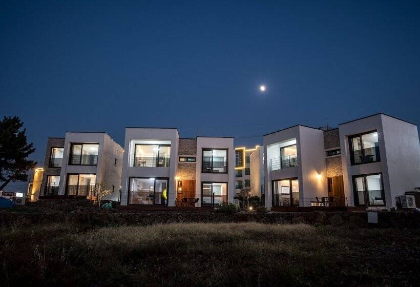 Hotel Aewol Bada Town House