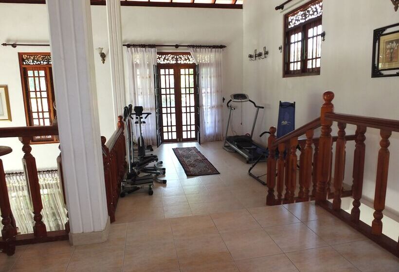 فندق Hikka Villa