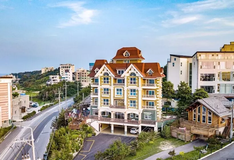 Hotelli Gangneung Pension Sea And   Pet Friendly