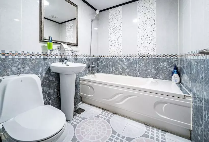 Hotelli Gangneung Pension Sea And   Pet Friendly