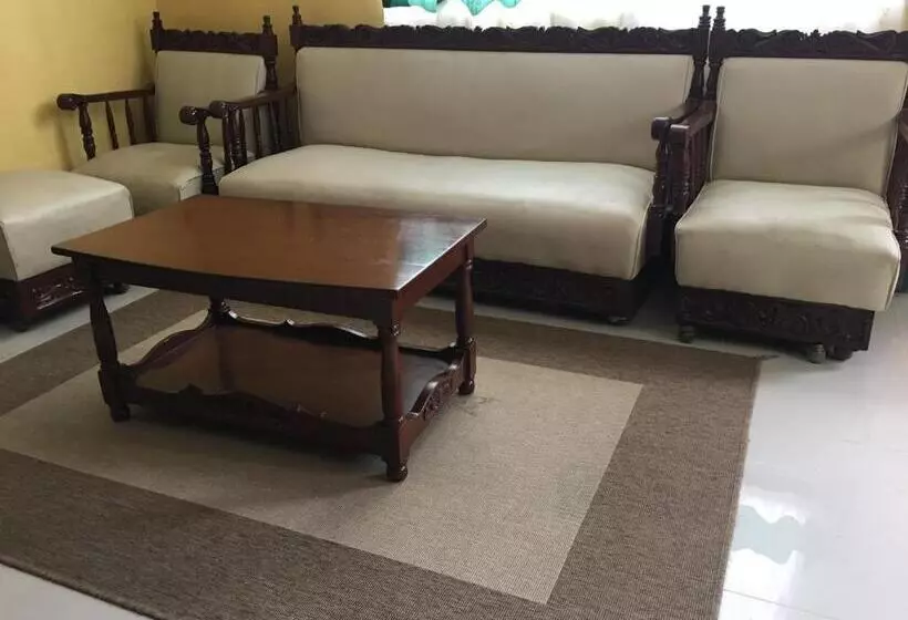 ホテル Pines Mansion