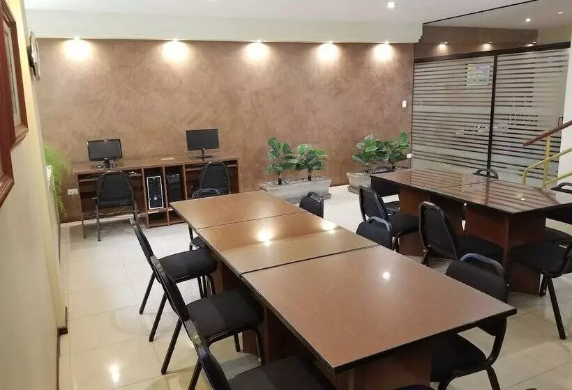 El Brujo Hotel   La Merced