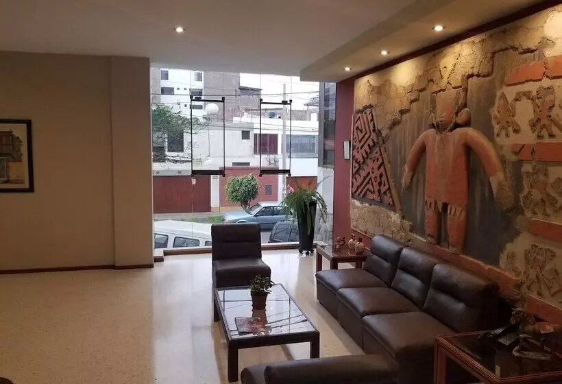 El Brujo Hotel   La Merced