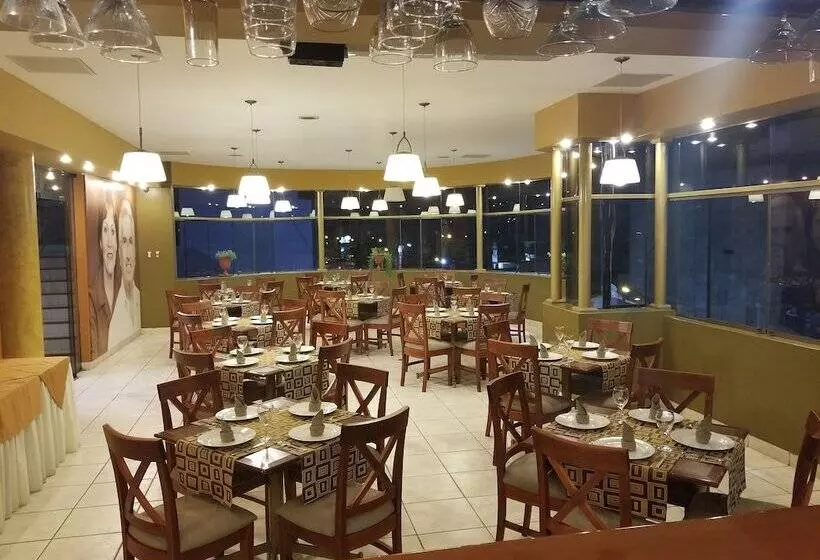 El Brujo Hotel   La Merced