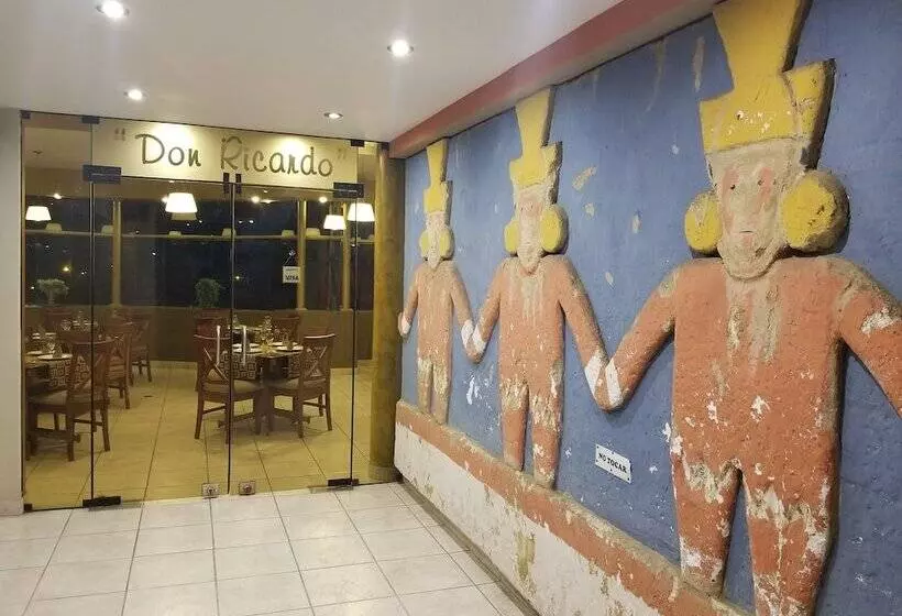 El Brujo Hotel   La Merced