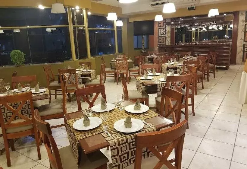 El Brujo Hotel   La Merced