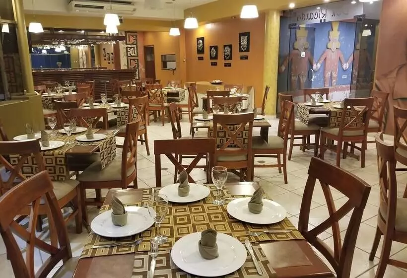 El Brujo Hotel   La Merced