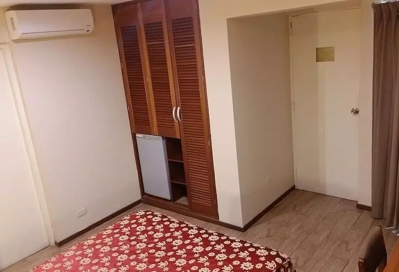 El Brujo Hotel   La Merced