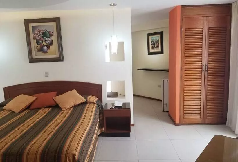 El Brujo Hotel   La Merced