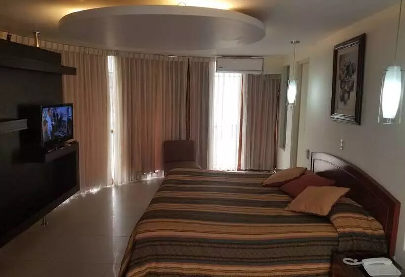 El Brujo Hotel   La Merced