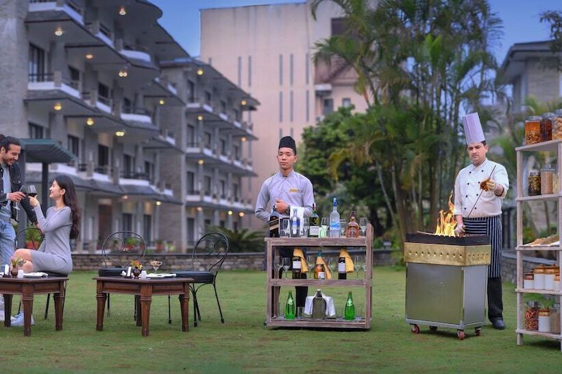 هتل Barahi Pokhara