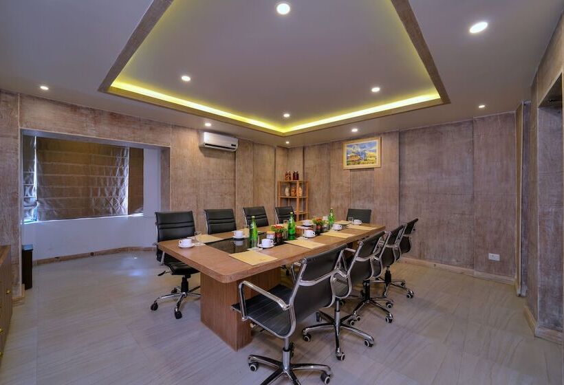 هتل Barahi Pokhara