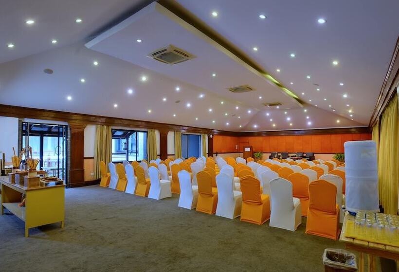 هتل Barahi Pokhara