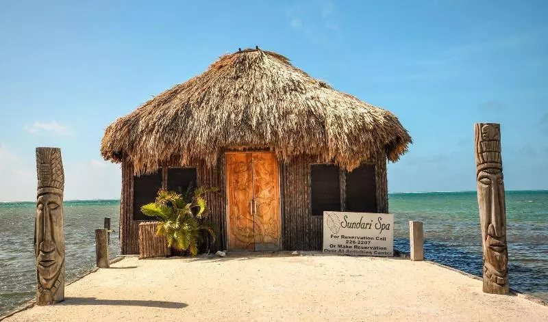 هتل Captain Morgan's Retreat