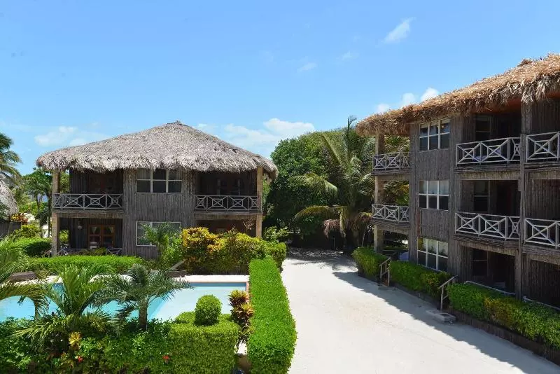 هتل Captain Morgan's Retreat