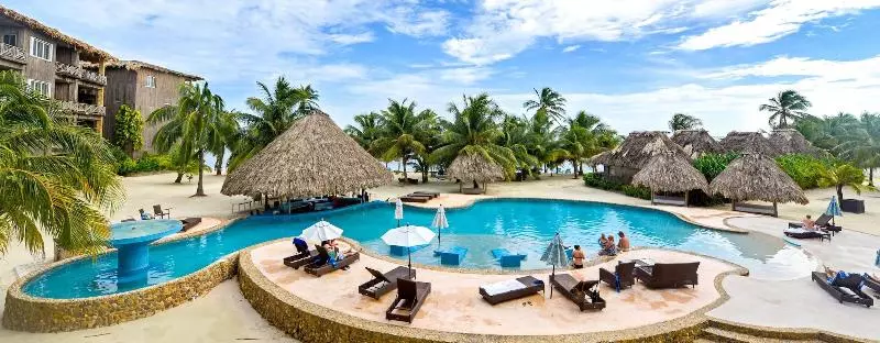 هتل Captain Morgan's Retreat