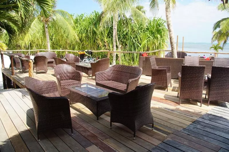 هتل Captain Morgan's Retreat