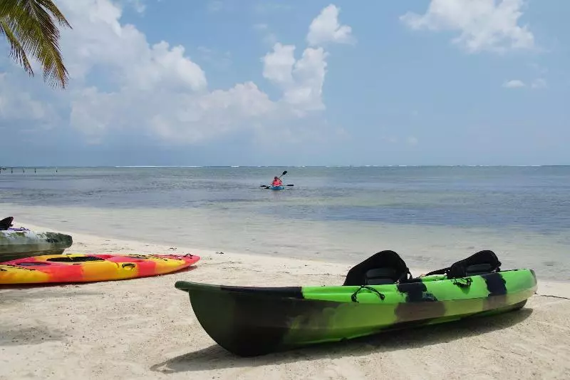 هتل Captain Morgan's Retreat