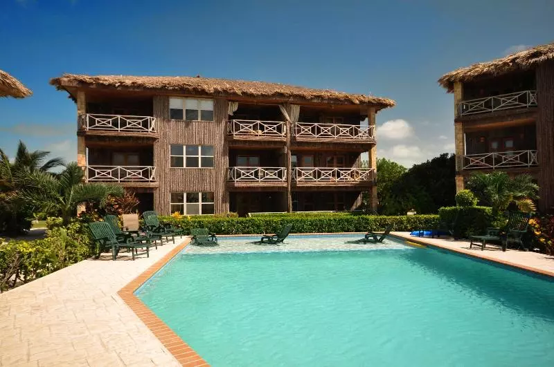 هتل Captain Morgan's Retreat