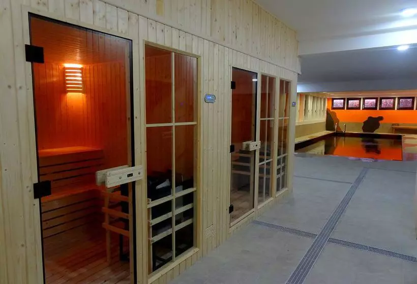 酒店 Latchi Family Resort