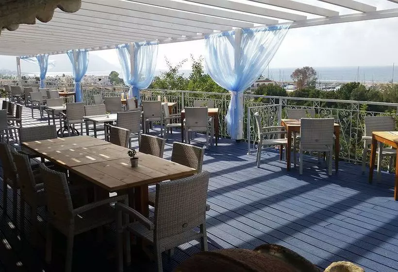 酒店 Latchi Family Resort