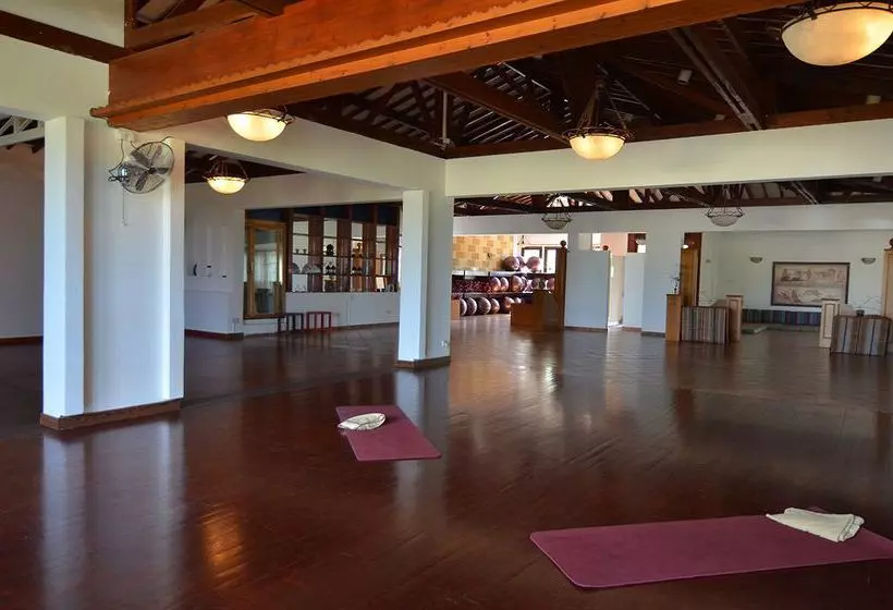 酒店 Latchi Family Resort