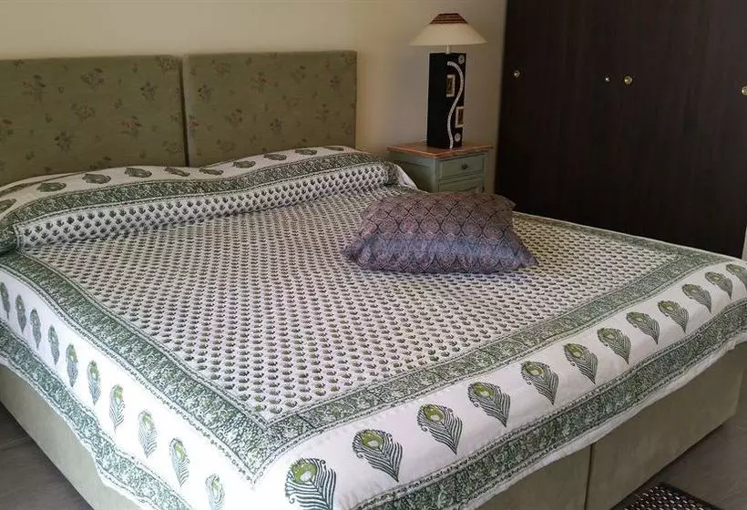 酒店 Latchi Family Resort