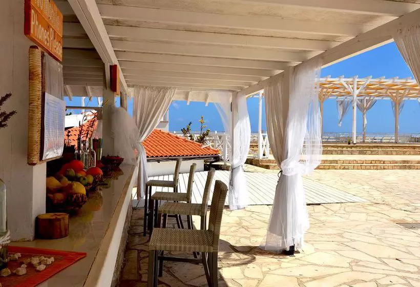 酒店 Latchi Family Resort