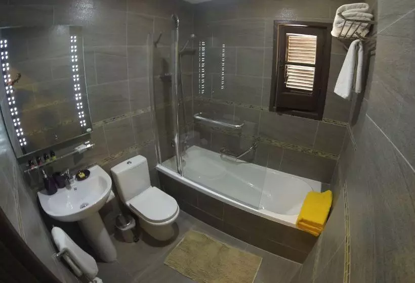 酒店 Latchi Family Resort