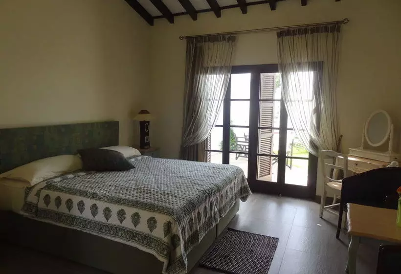 酒店 Latchi Family Resort