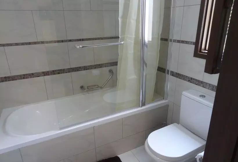 酒店 Latchi Family Resort