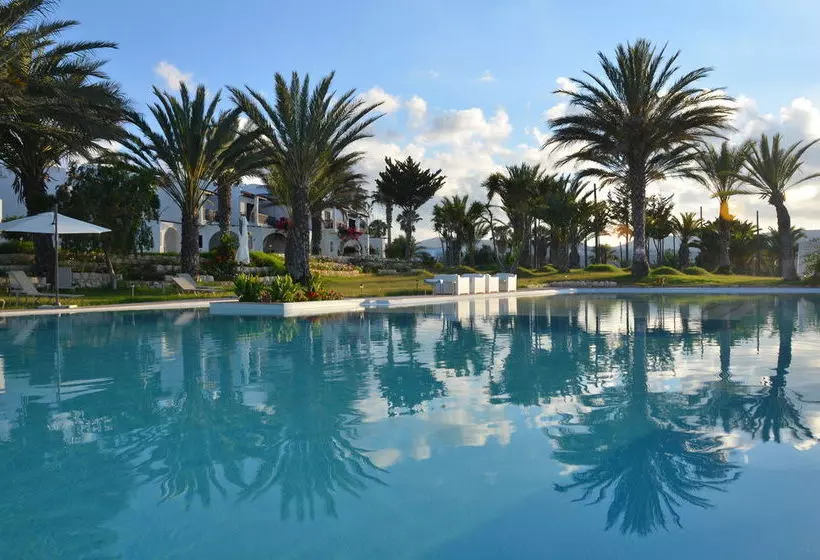 酒店 Latchi Family Resort