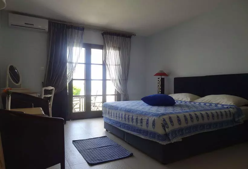 酒店 Latchi Family Resort