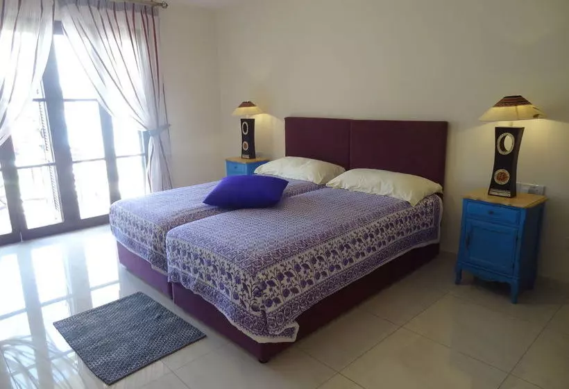 酒店 Latchi Family Resort