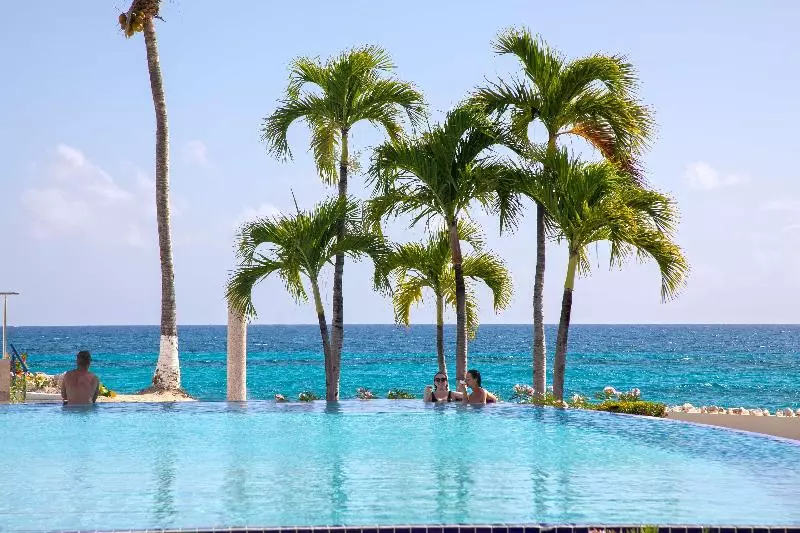 هتل Hilton Vacation Club Flamingo Beach St. Maarten